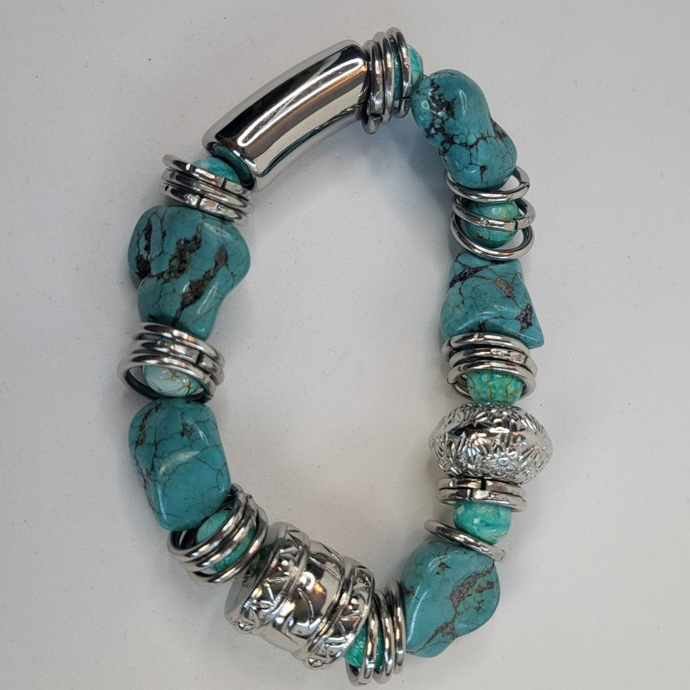 Turquoise-color and silvertone stretch chunky bracelet with turquoise stones